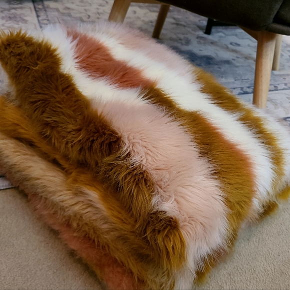 Anthropologie Fauna Faux Fur Throw Blanket 70" × 60" - Picture 2 of 7
